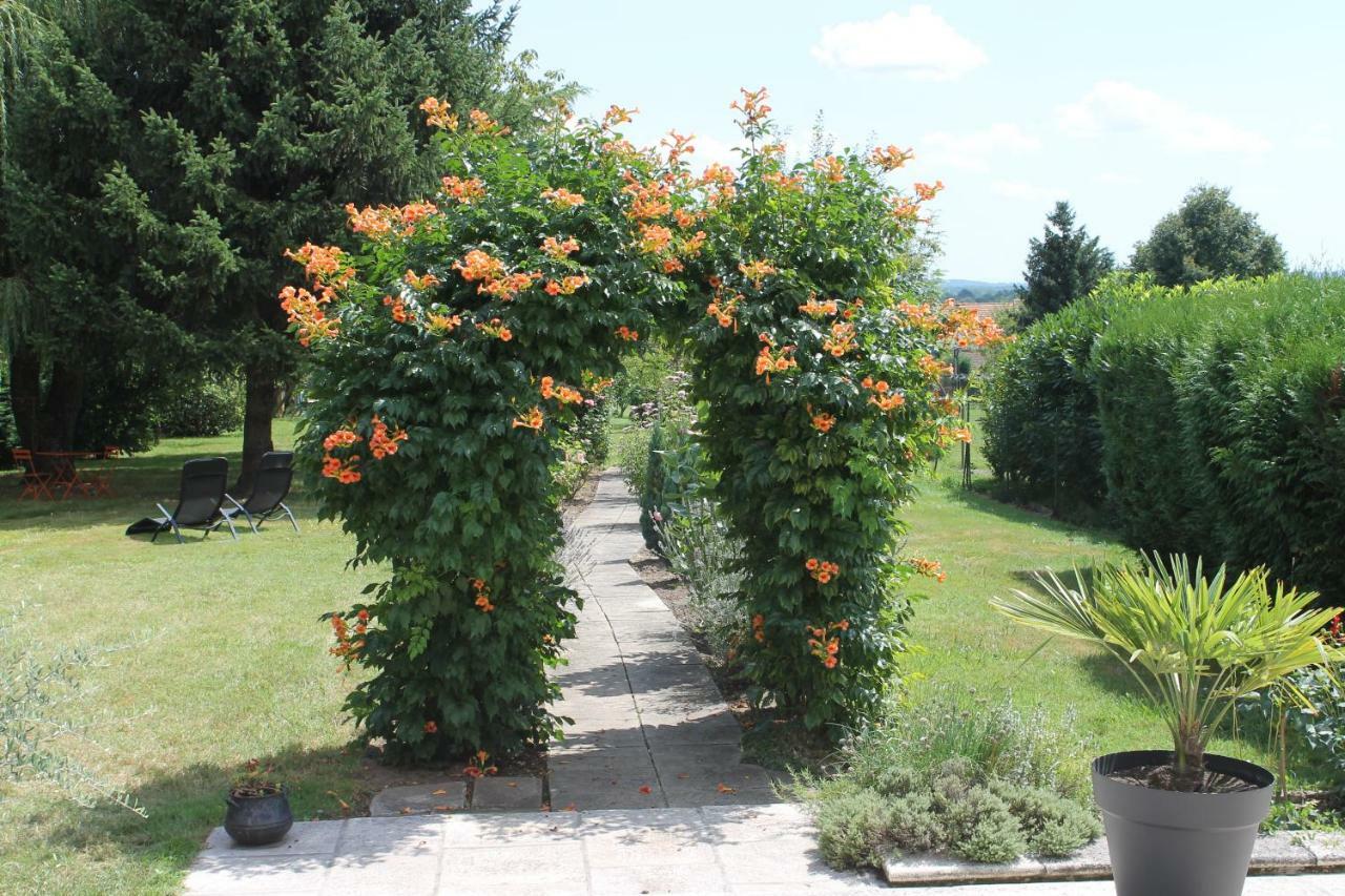 Отель Les Laurentides Athee  Экстерьер фото